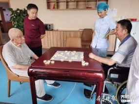 爱象棋爱运动 89岁老人养老机构里的晚年生活